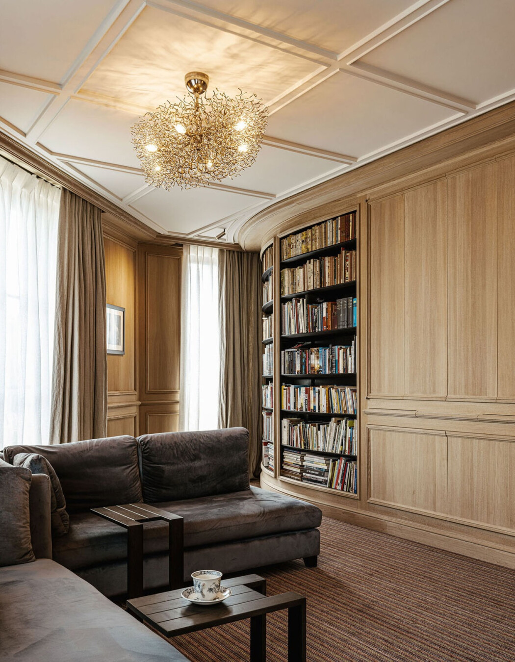 Luxe villa. bibliotheek