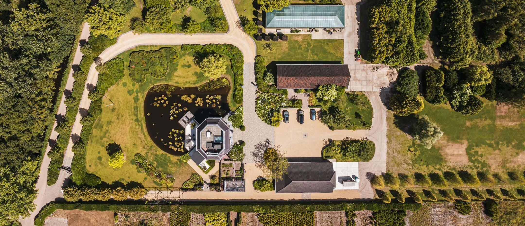 Klassieke villa_landgoed_mattone_overview drone