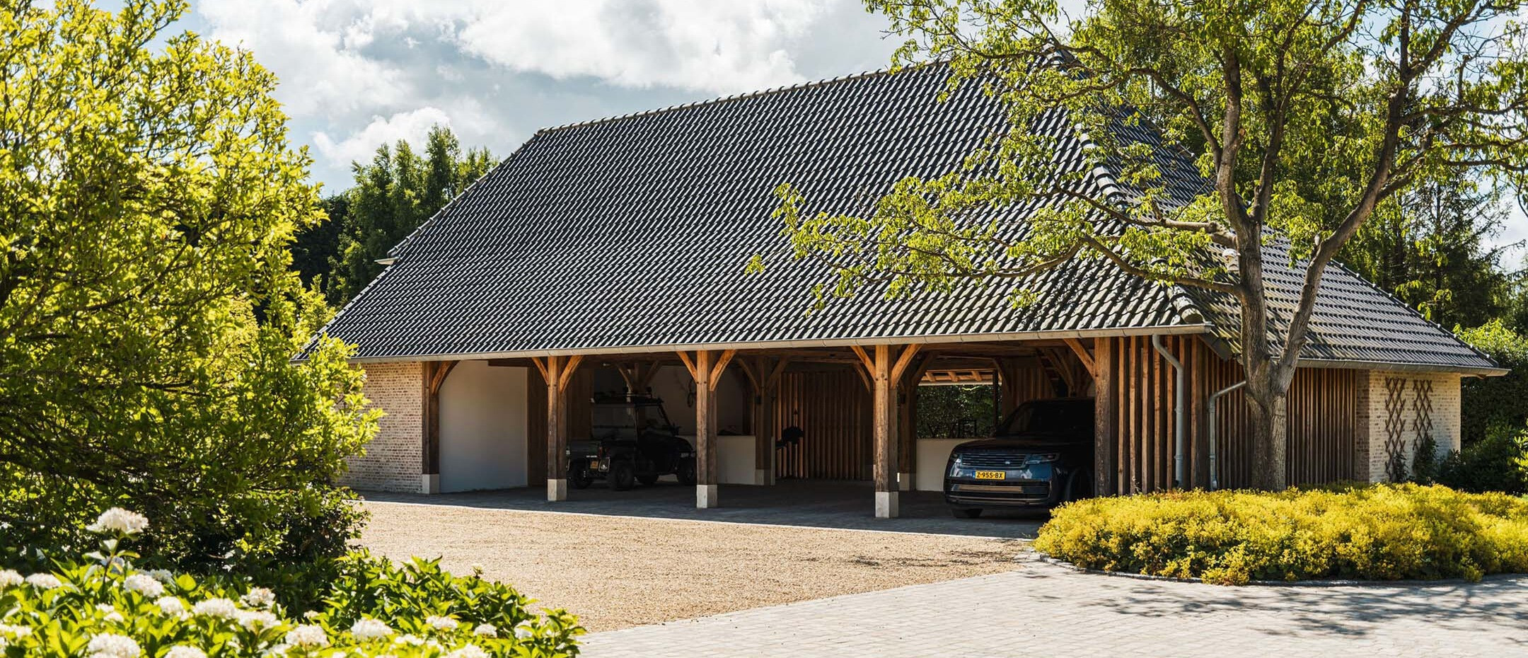 Klassieke villa_landgoed_mattone_bijgebouw_garage
