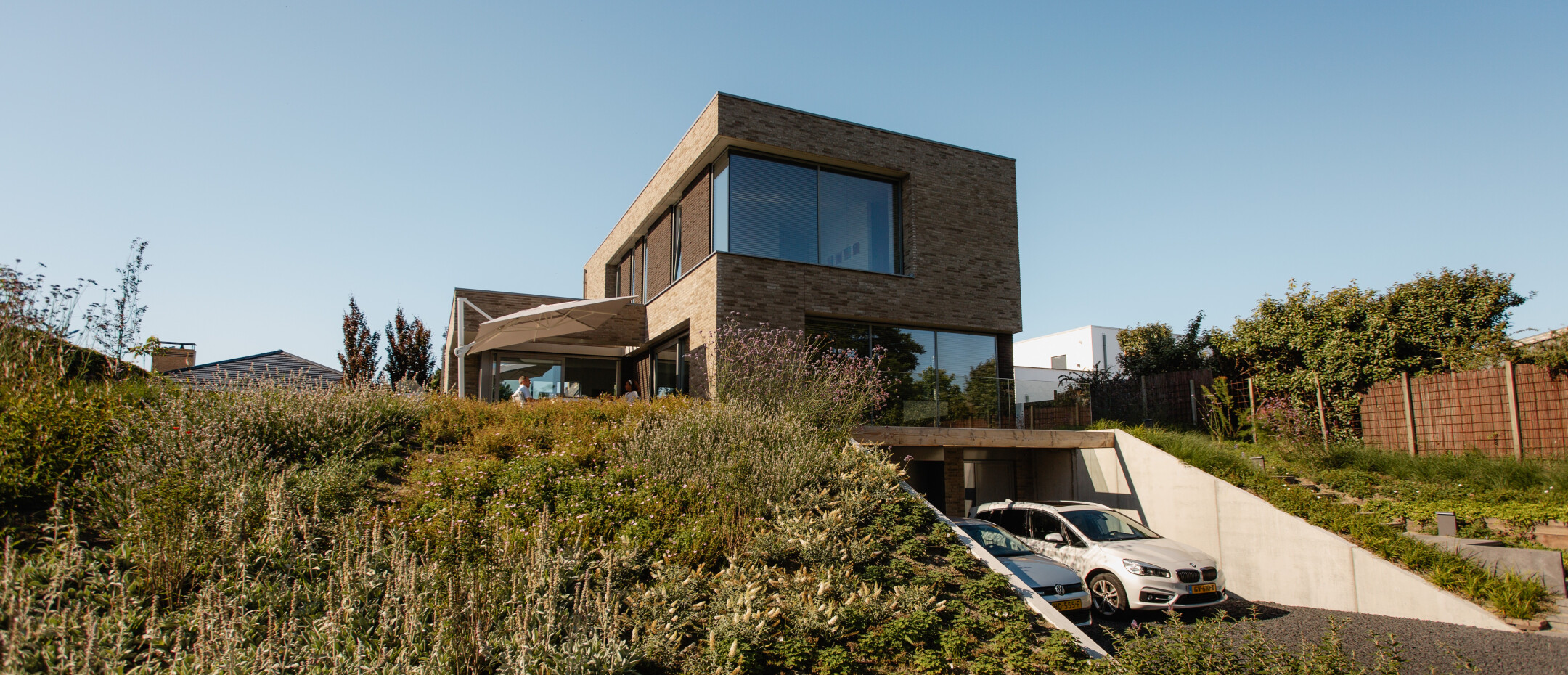 Moderne villa passend in duinlandschap in Den Haag-e