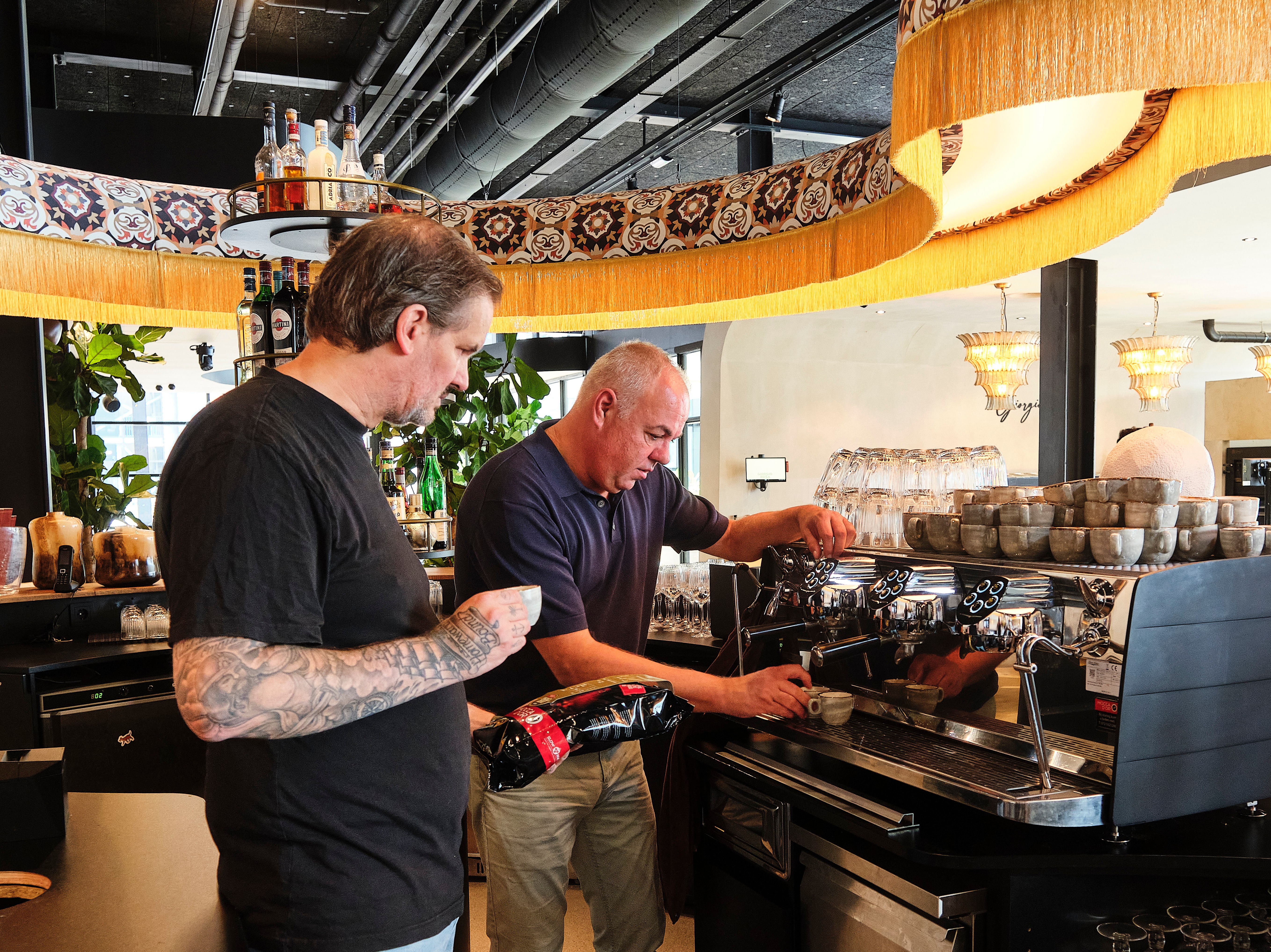Jeroen stelt koffiemachine af