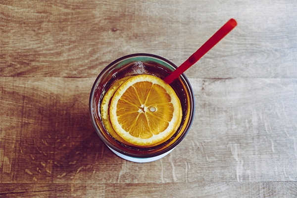 Thé glacé à la pêche : la recette de la boisson estivale rafraîchissante et faite-maison