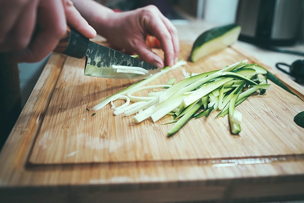 Couteaux de cuisine : comment les choisir, les nettoyer et les aiguiser ?