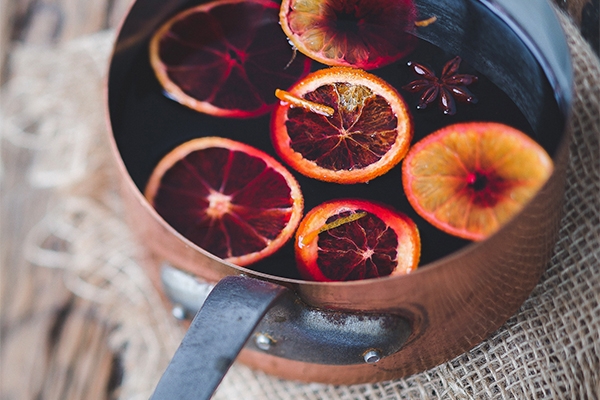 La recette du glögg : le vin chaud suédois gourmand pour se réchauffer à Noël