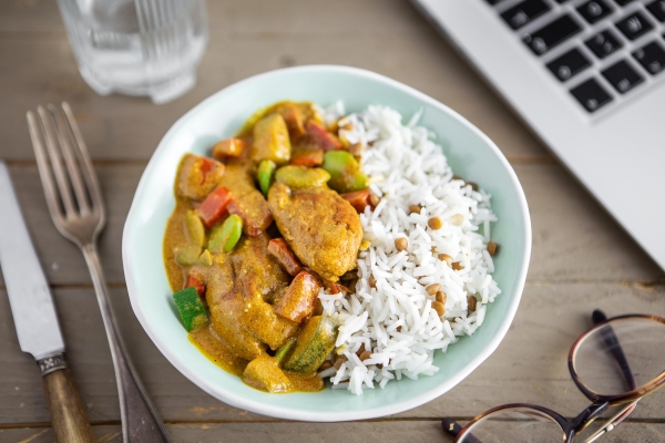 Poulet korma et riz aux lentilles
