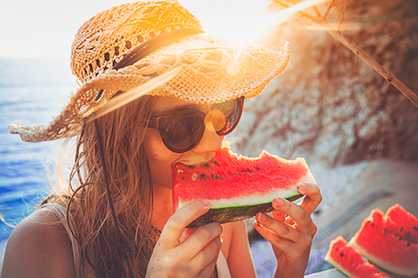Comment préparer sa peau au soleil grâce à son alimentation ?