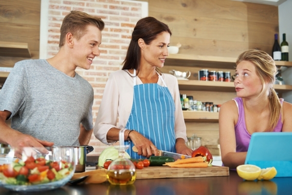 7 idées originales pour cuisiner avec son ado !