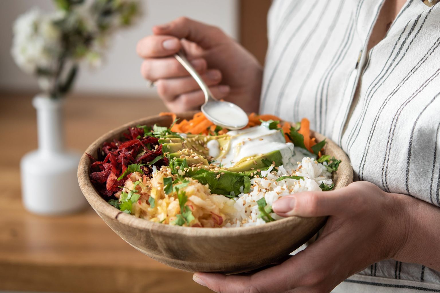 buddha bowl à la betterave avocat et sésame