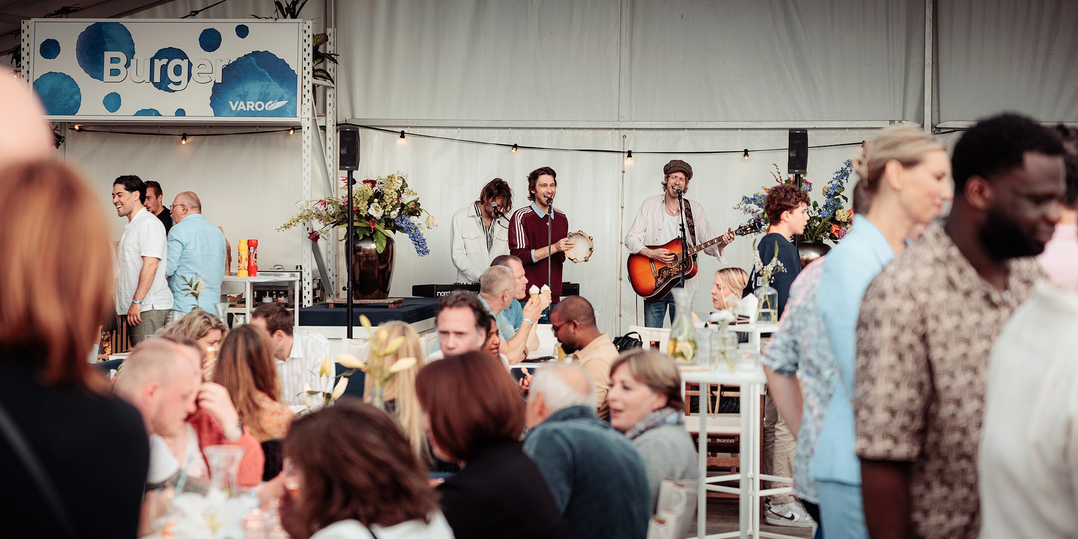 varo-zomerfeest-beach-optreden-gitaar-muziek-receptie