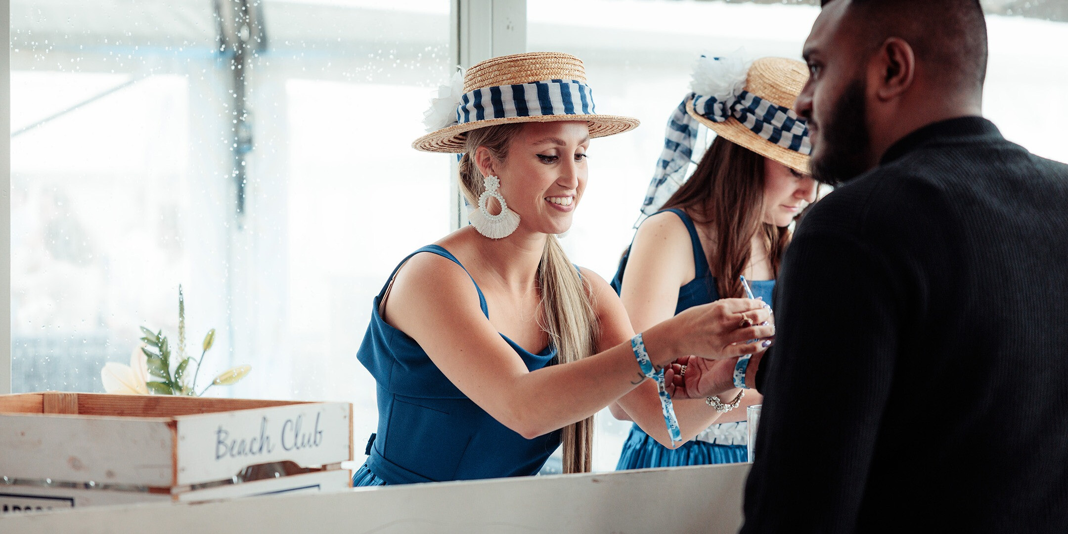varo-zomerfeest-beach-welkom-hostess