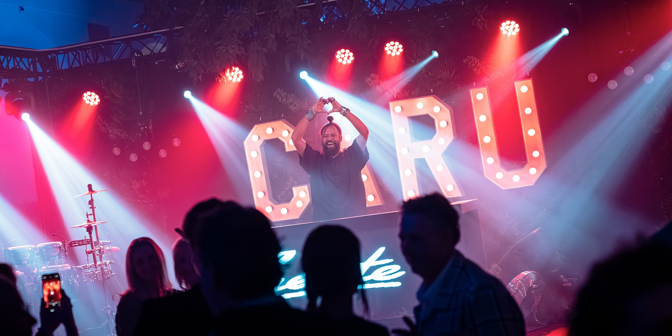 caru_containers_dinner_party_djlafuente