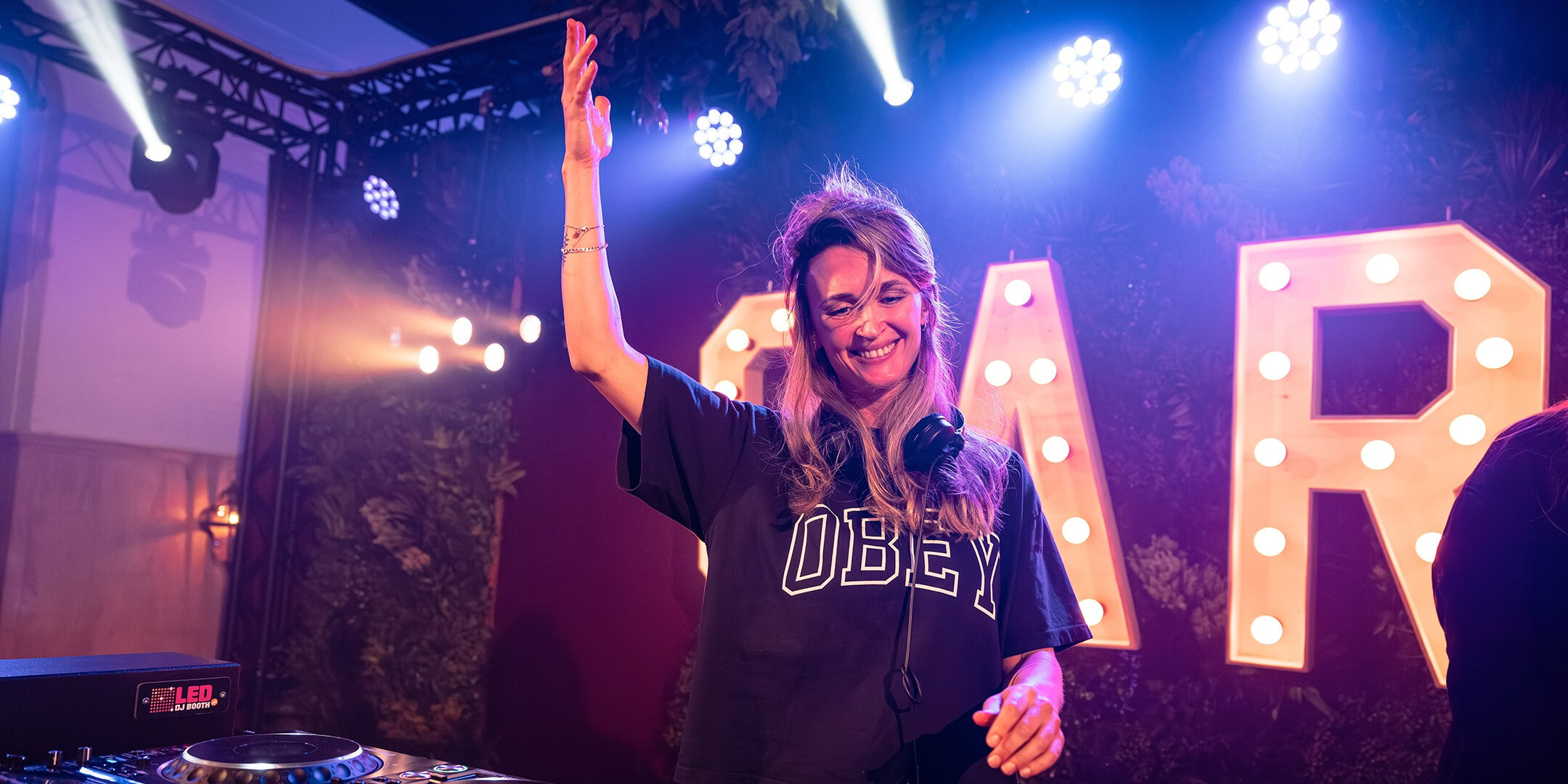 caru_containers_dinner_party_elaine_thielen_dj