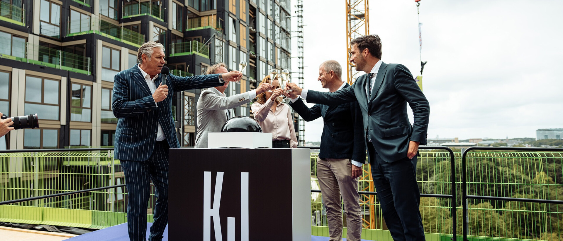hoogste punt viering KJ Den Haag toast