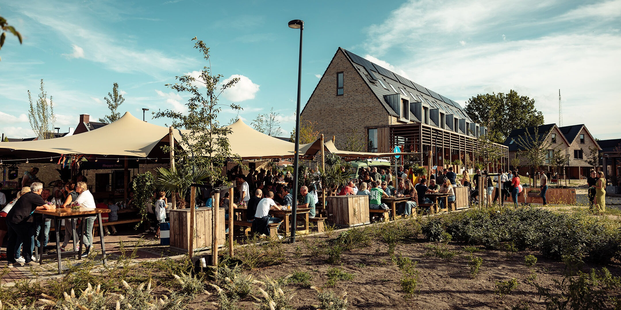 Oplevering Happy Days ERA Contour feest