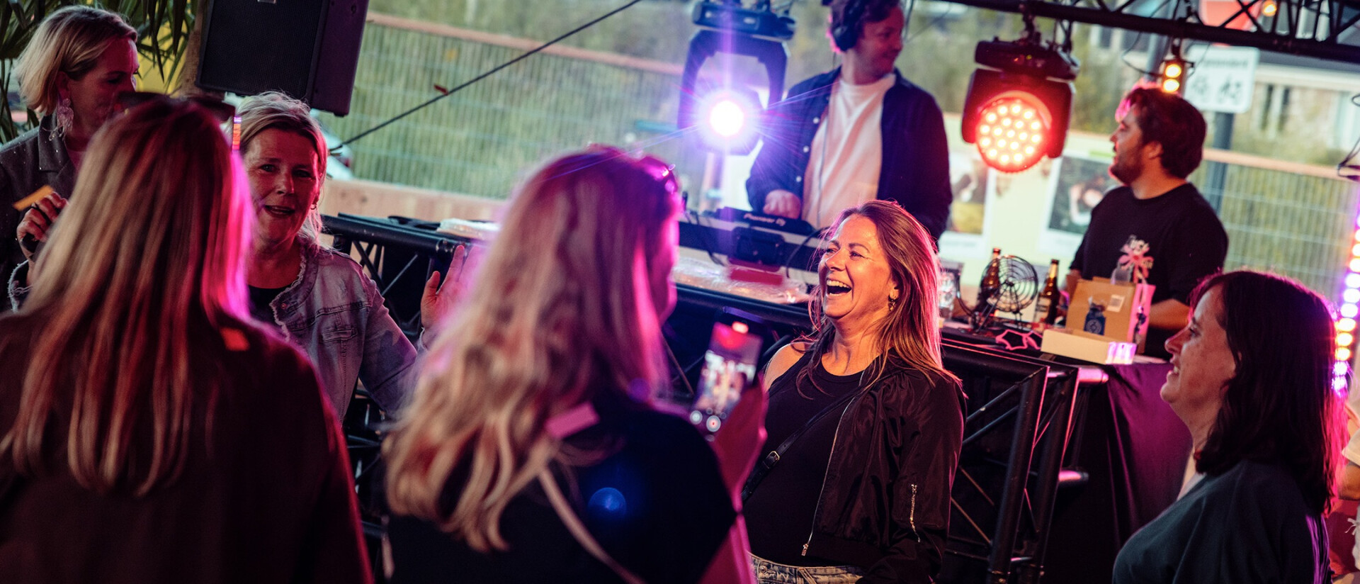 Oplevering Happy Days ERA Contour feest