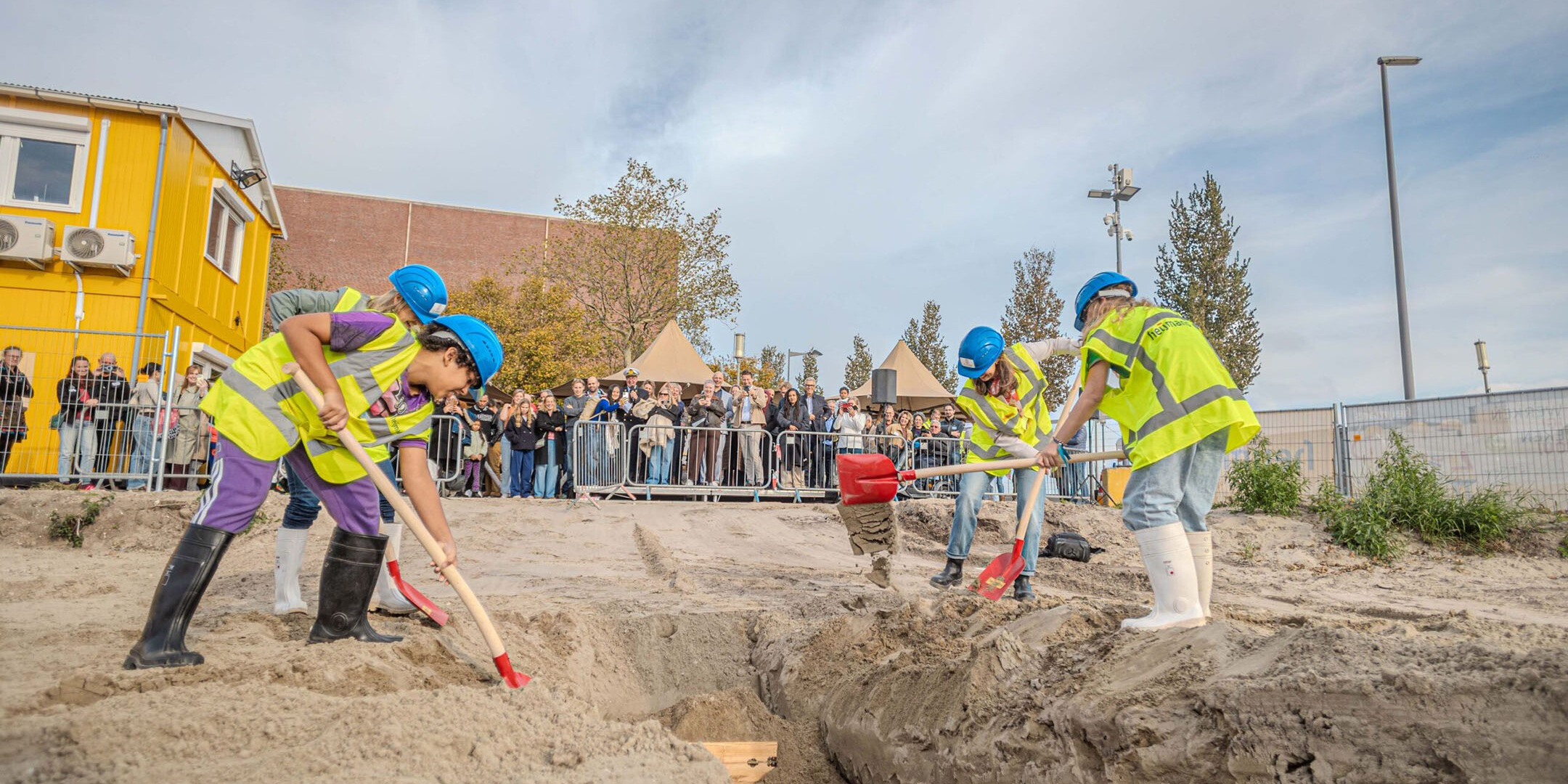 Heijmans_de Scharnier_start bouw_Raad Daad_kinderen_graven