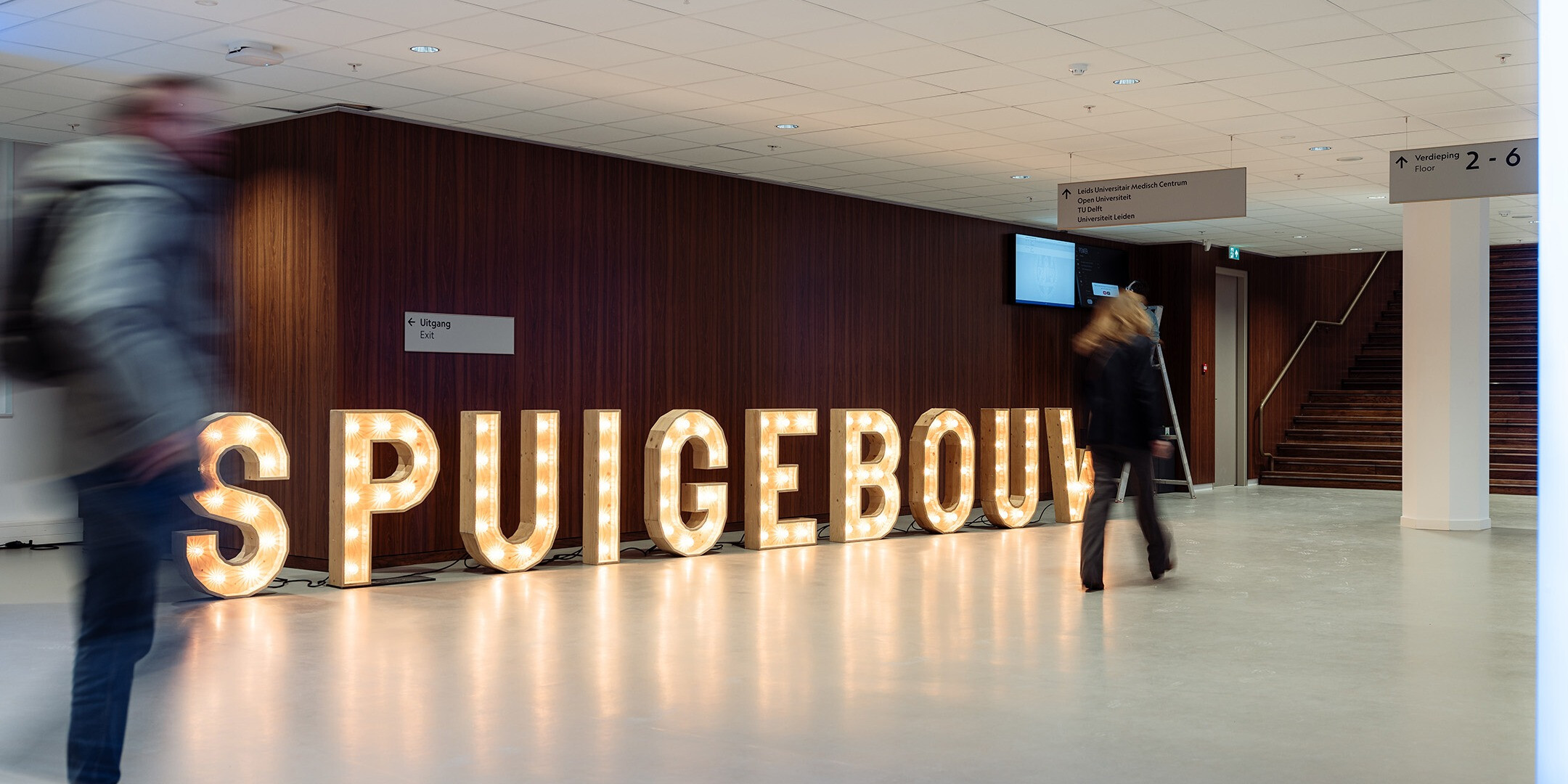 R D_Universiteitsgebouw DH_Led-letters