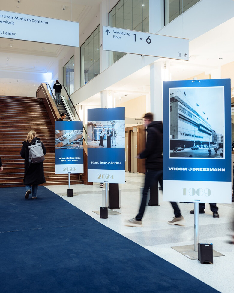 Blauwe loper - universiteitsgebouw Den Haag