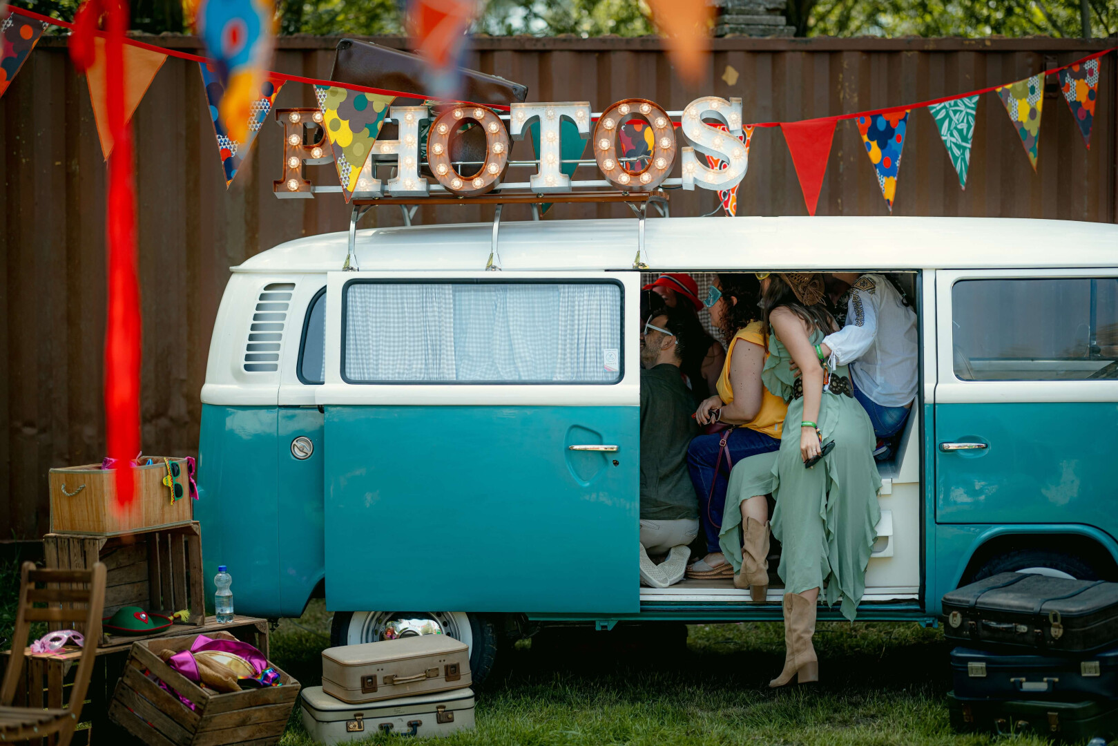 Photobooth-in-volkswagenbusje-op-je-eigen-festival