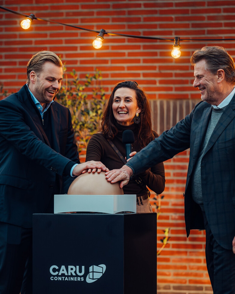 Opening vieren eigen terrein