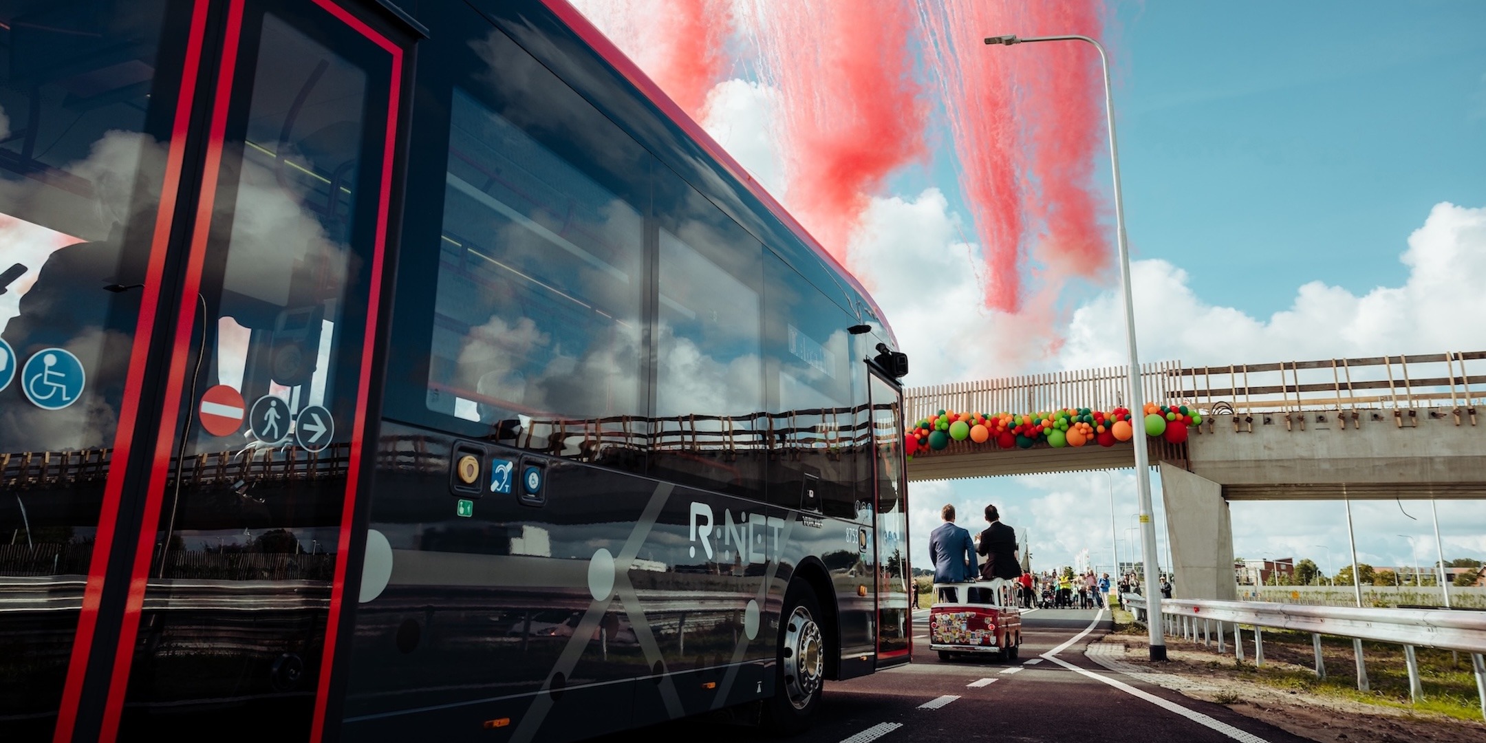 feest op een busbaan