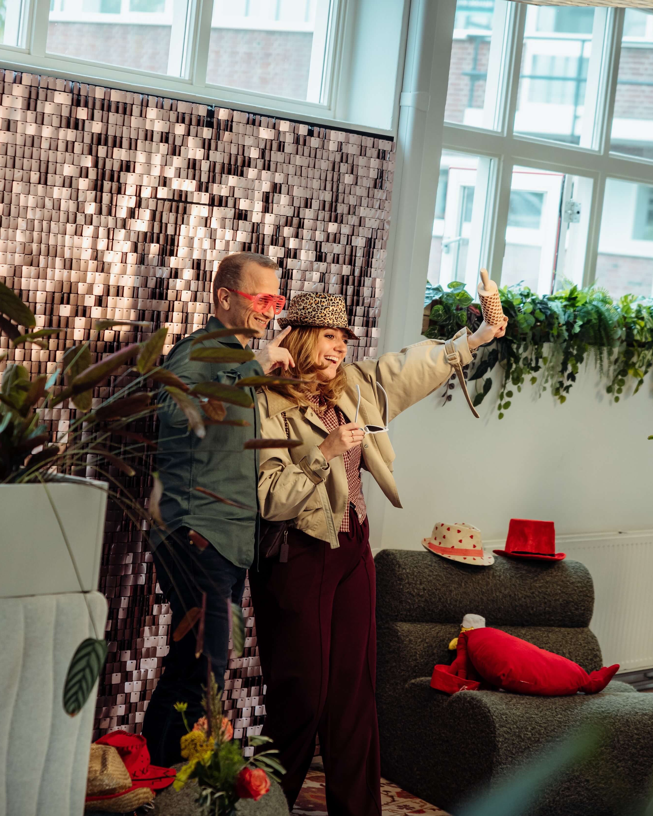 entertainment gasten opening Raad en Daad