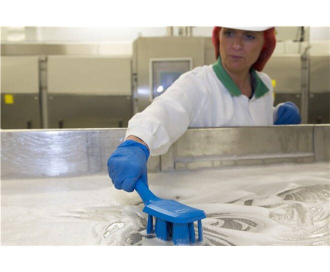 0041507_vikan-ust-41793-handborstel-harde-vezels-korte-steel-70x260mm