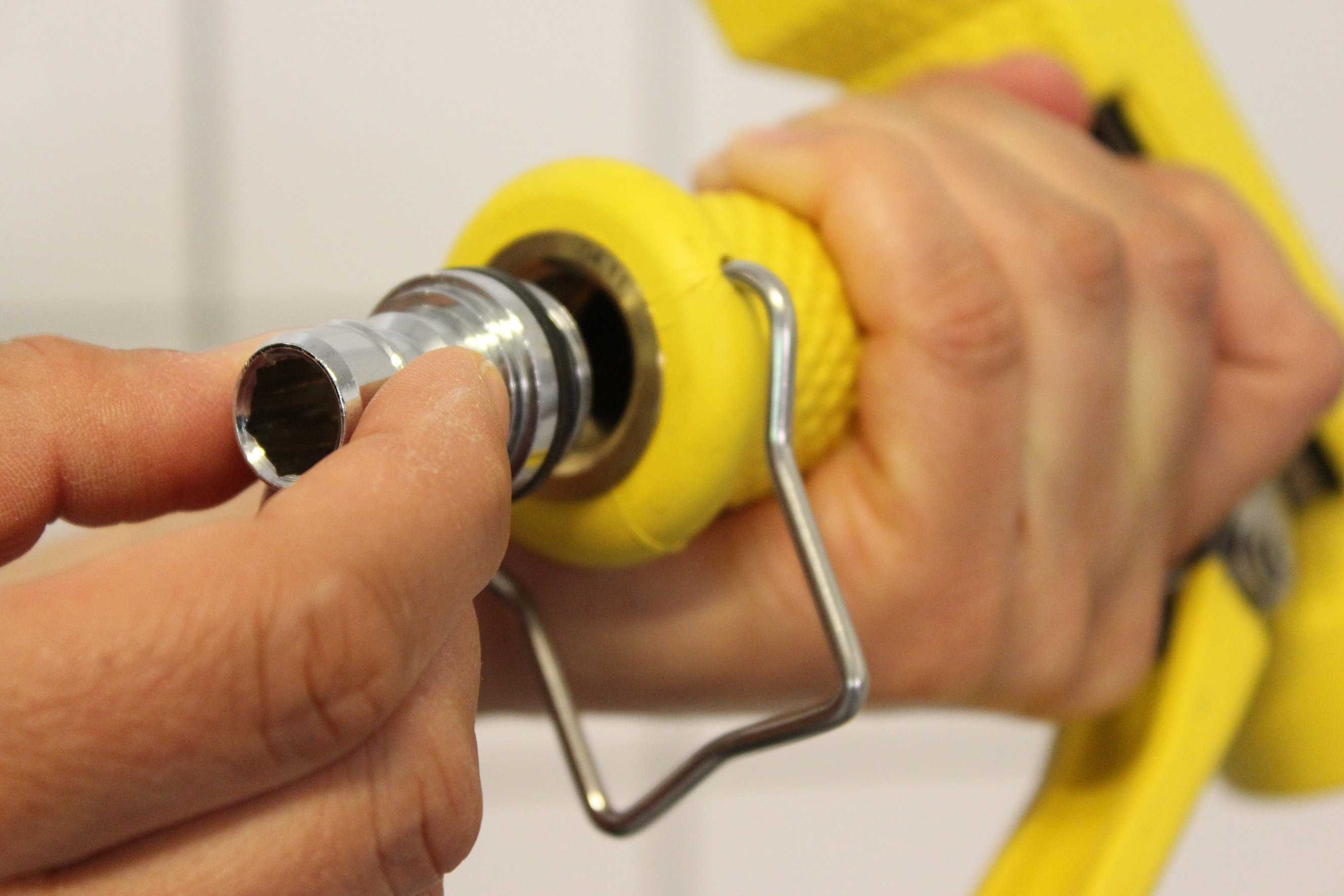 0071225_vikan-93244-heavy-duty-waterpistool-rood-25bar