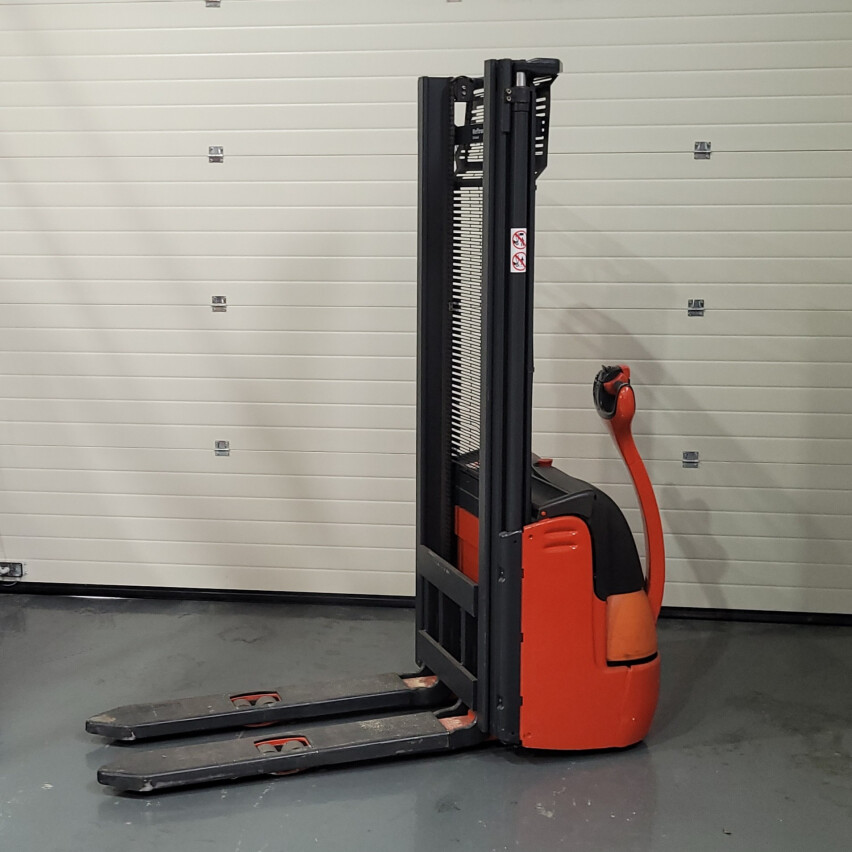 Linde L12 stapelaar 1