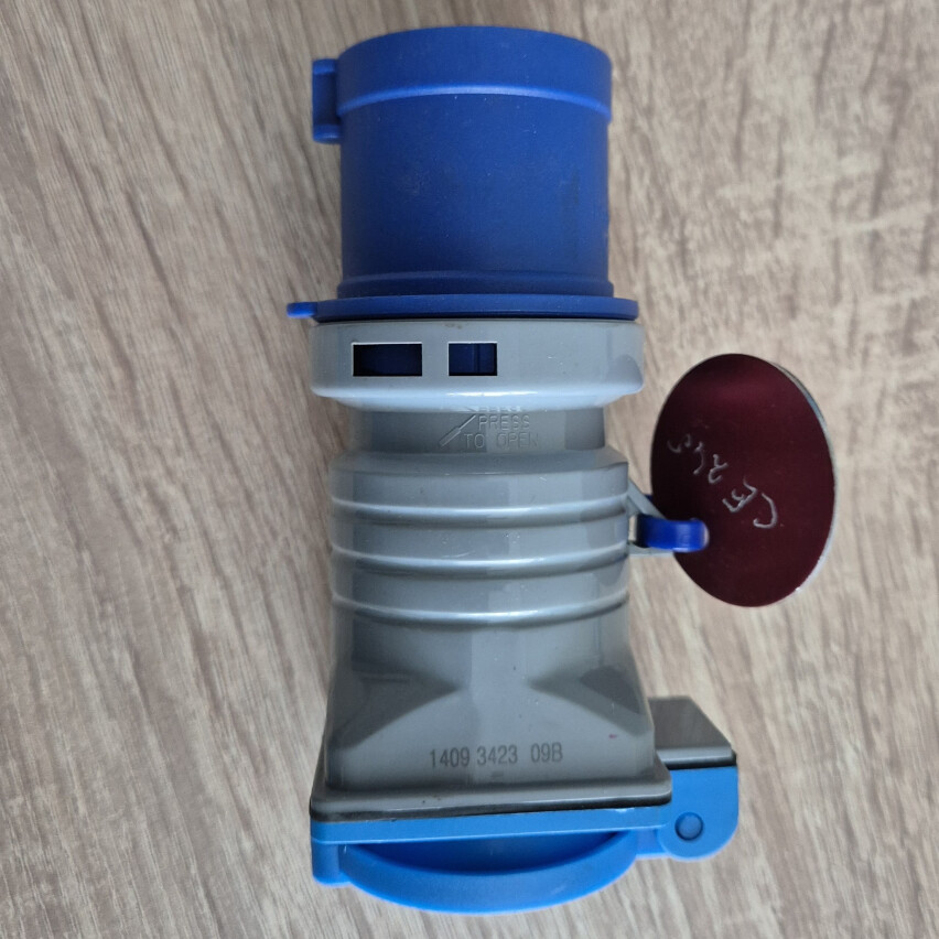 Verloop 230V CEE male naar 230V RA female 1