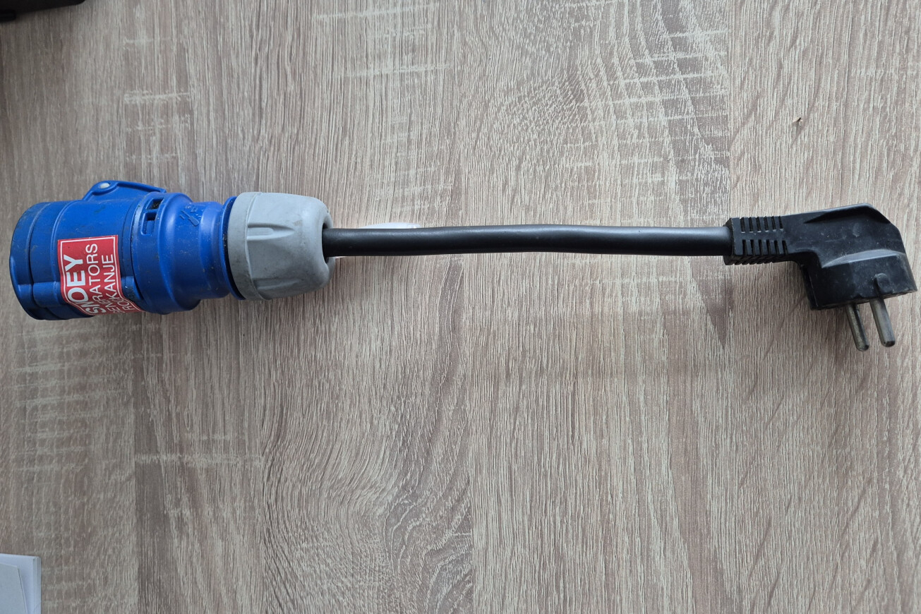 Verloop 230V r.a. male -> 230V CEE Female