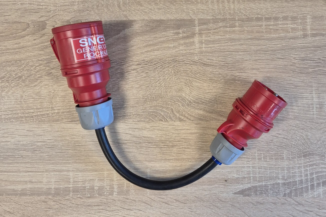 Verloop 400V / 16A naar 400V / 32A