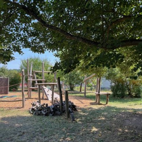 Der Garten bietet täglich viel Möglichkeit zur Bewegung im Freien