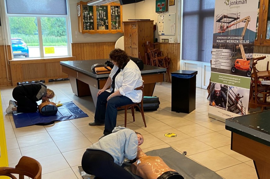 Sportverenigingen volgen reanimatiecursus bij Jonkman Opleidingen