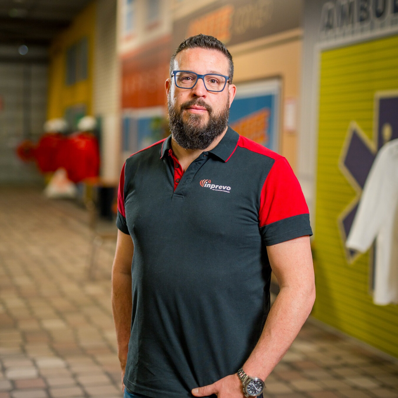BHV-instructeur van Inprevo in een realistische trainingsomgeving