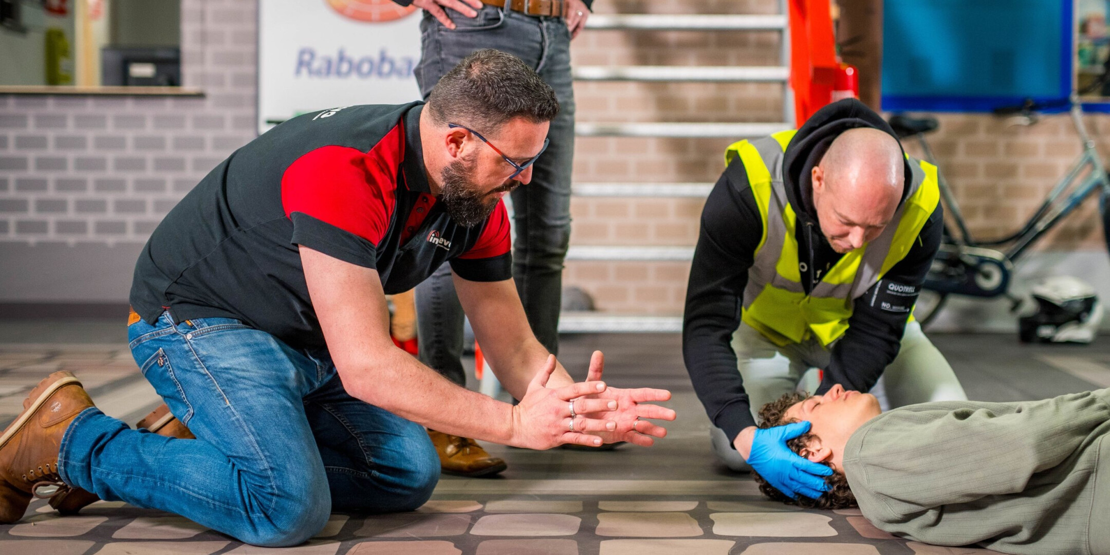 Emergency Response Officers refresh CPR and AED skills during the practical session of the ERT BHV Refresher with e-learning.