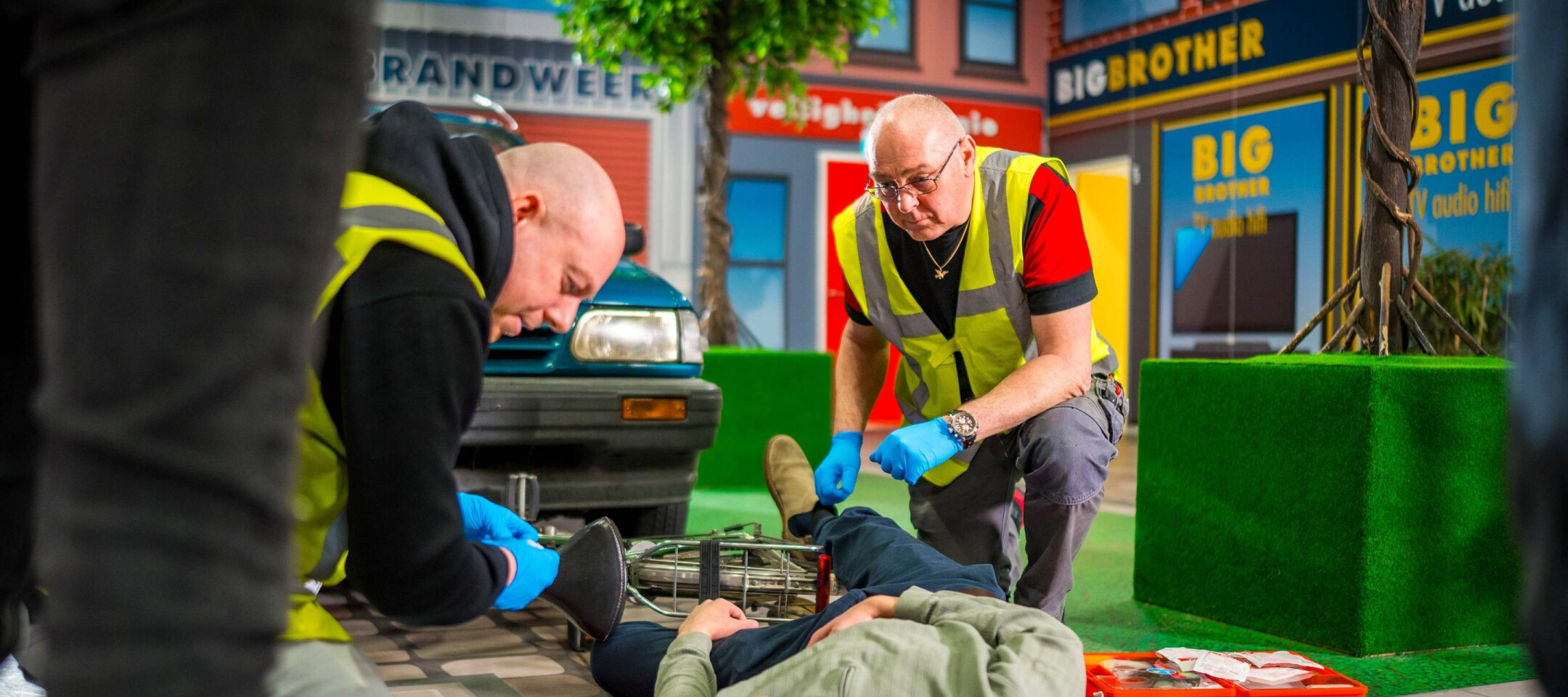 Cursisten oefenen eerste hulp tijdens een praktijkgerichte EHBO cursus in Houten.