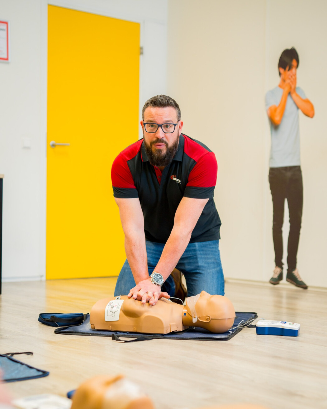 Reanimatie en AED oefenen tijdens een BHV cursus in Zuid-Holland