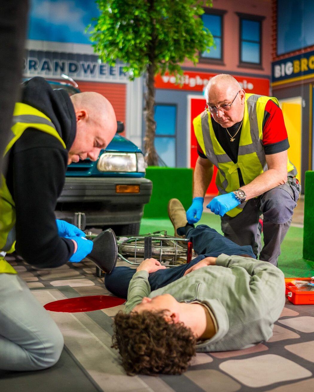 Cursisten oefenen tijdens een BHV cursus in Groningen