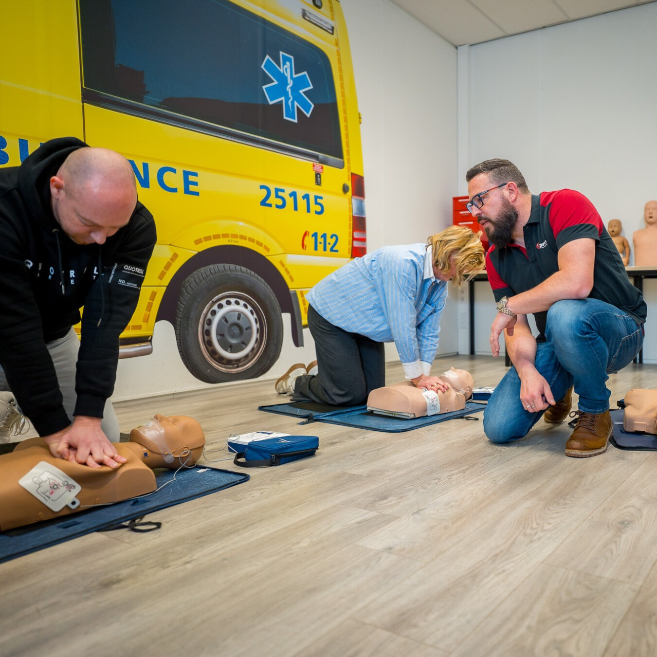 Internationale medewerkers volgen een BHV cursus in het Engels