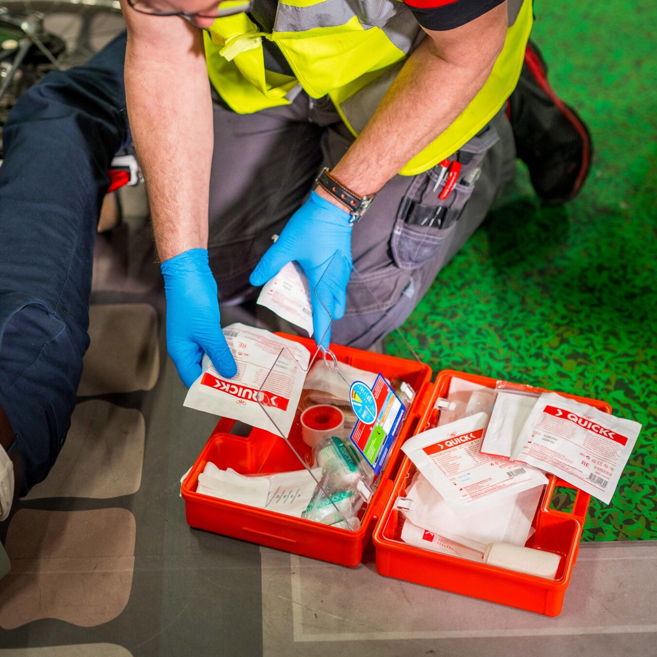 Medewerkers volgen een BHV incompany training op locatie bij hun eigen organisatie