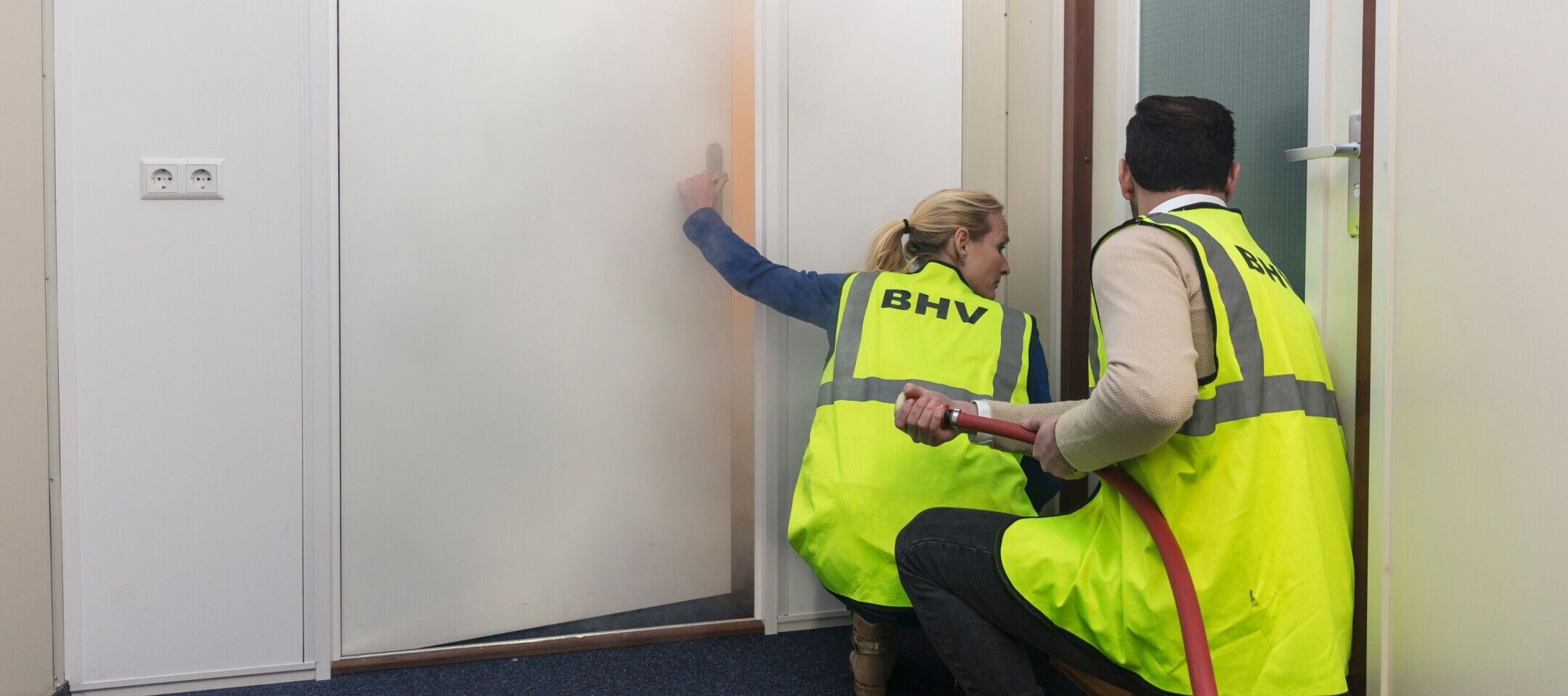 Medewerkers en BHV’ers oefenen tijdens een realistische ontruimingsoefening bij Inprevo.