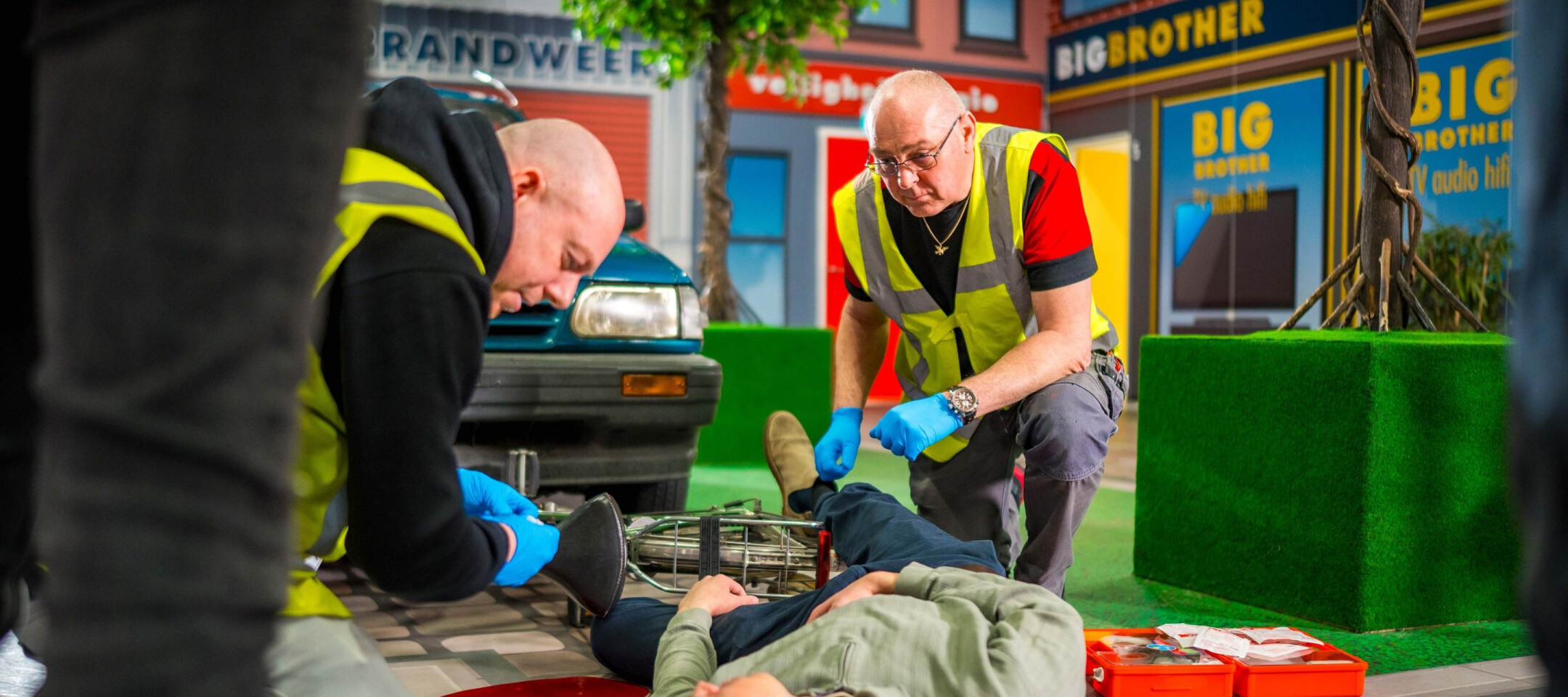 Deelnemers oefenen praktijkgericht tijdens een BHV cursus in Nijmegen.