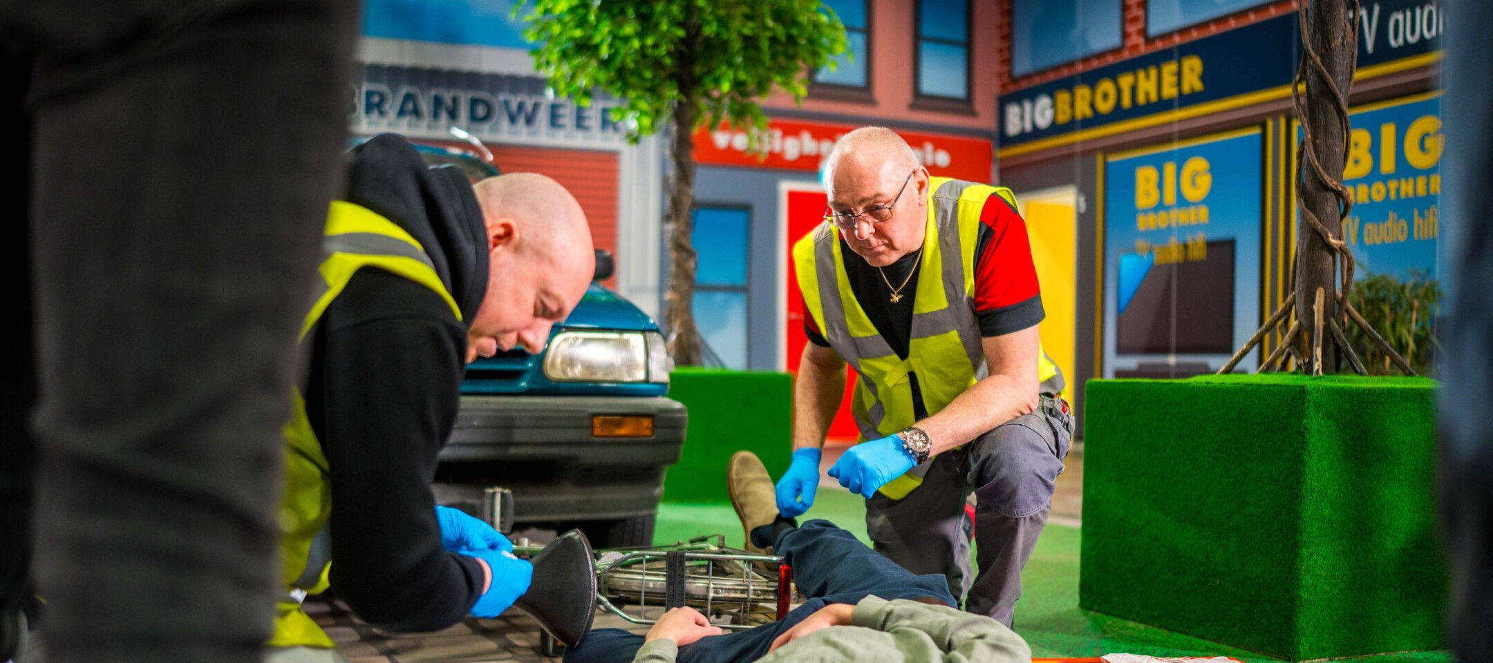 Deelnemers oefenen praktijkgericht tijdens een BHV cursus in Goes.
