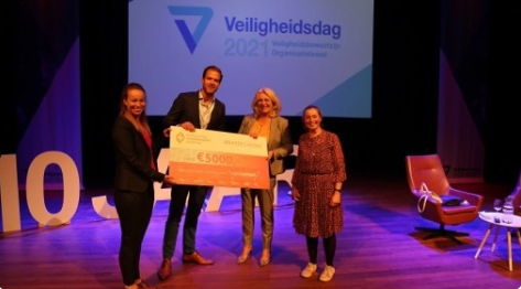 Uitreiking aan nederlandse brandwonden stichting