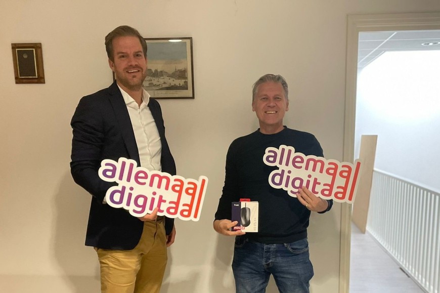 Donatie computermuizen aan Allemaal Digitaal