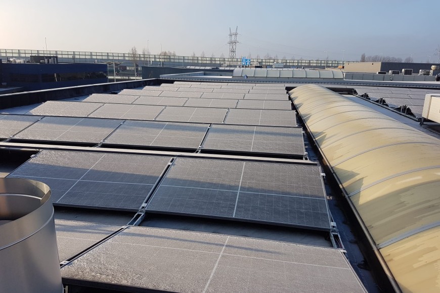 Zonnepanelen voor de panden van The Safety Network in Rotterdam