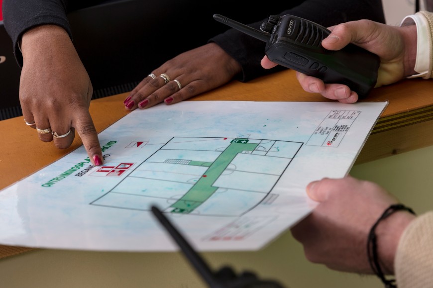 Hoeveel personen mogen er in een gebouw aanwezig zijn?