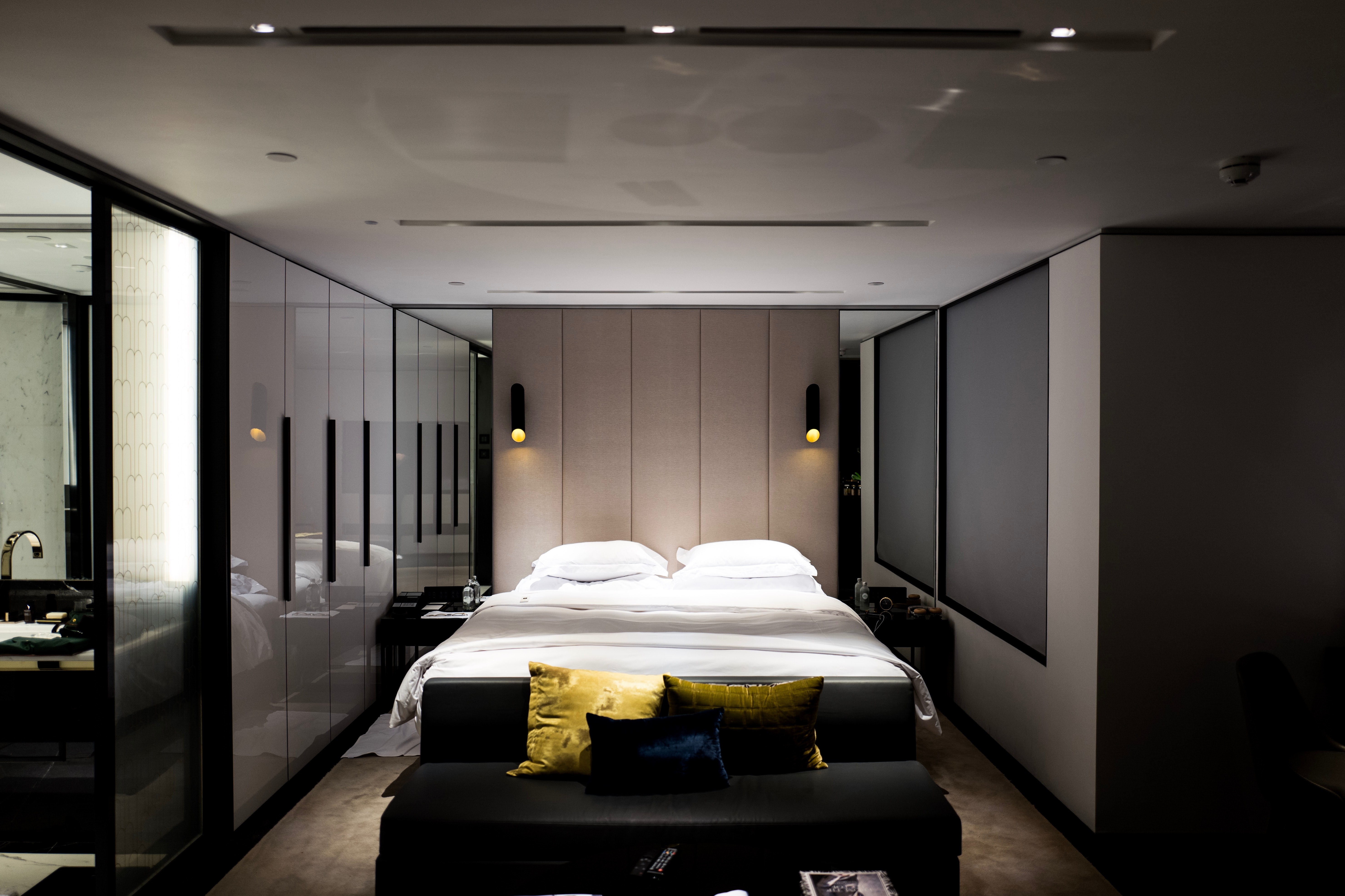 bed-bedroom-contemporary-1267438.jpg