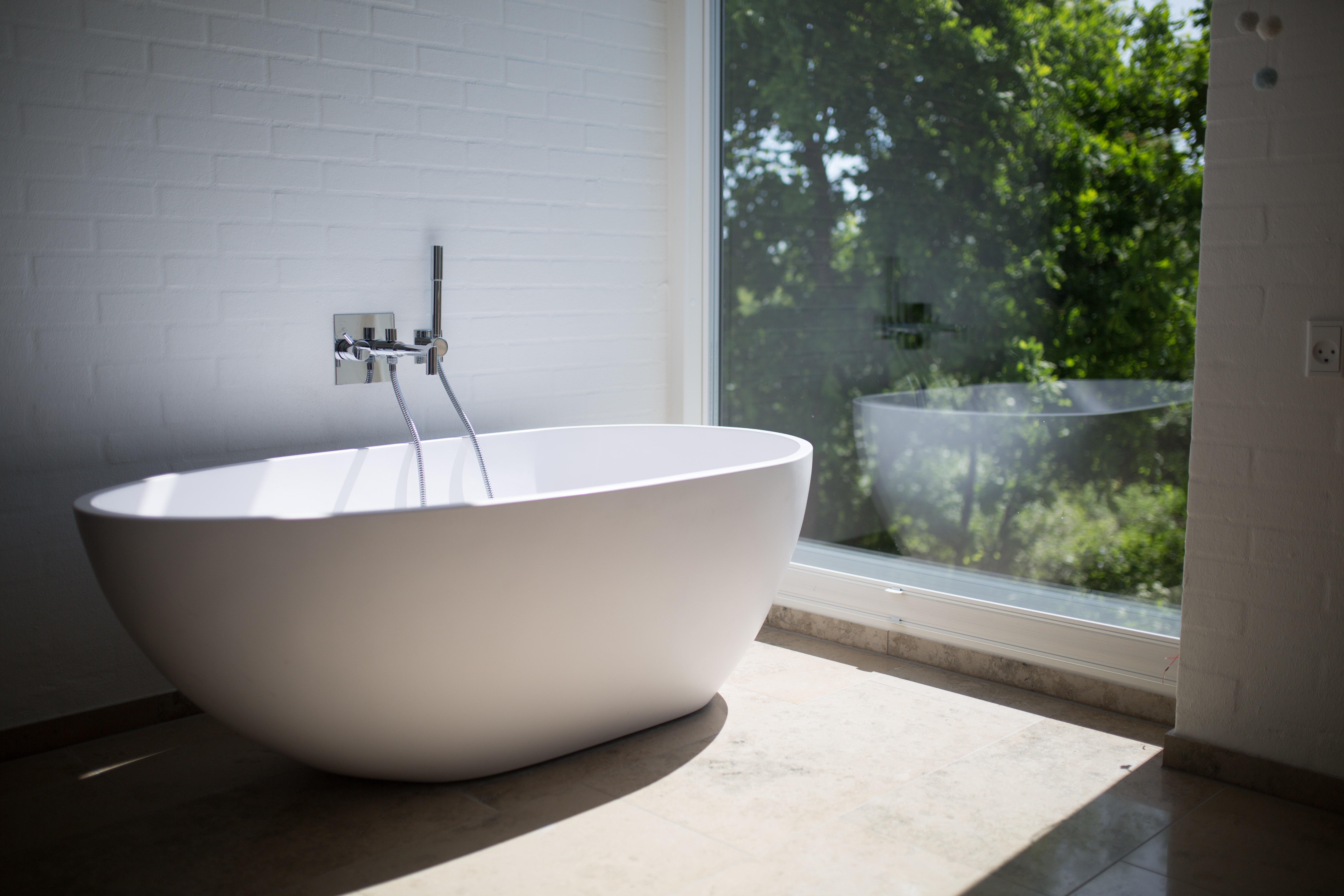 architecture-bathroom-bathtub-1358912.jpg